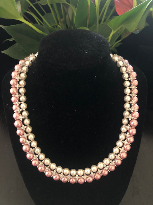 Pearl neckpiece