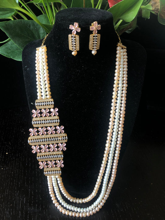 Pearl neckpiece with earring