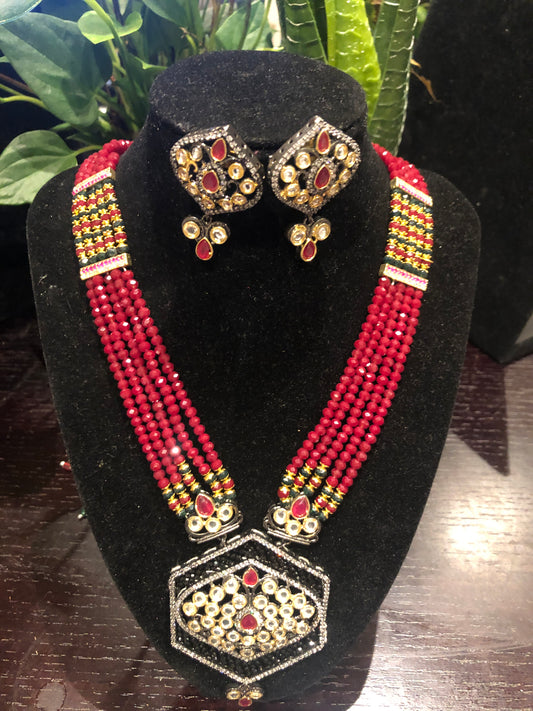 Beads Onyx neckpiece with earring