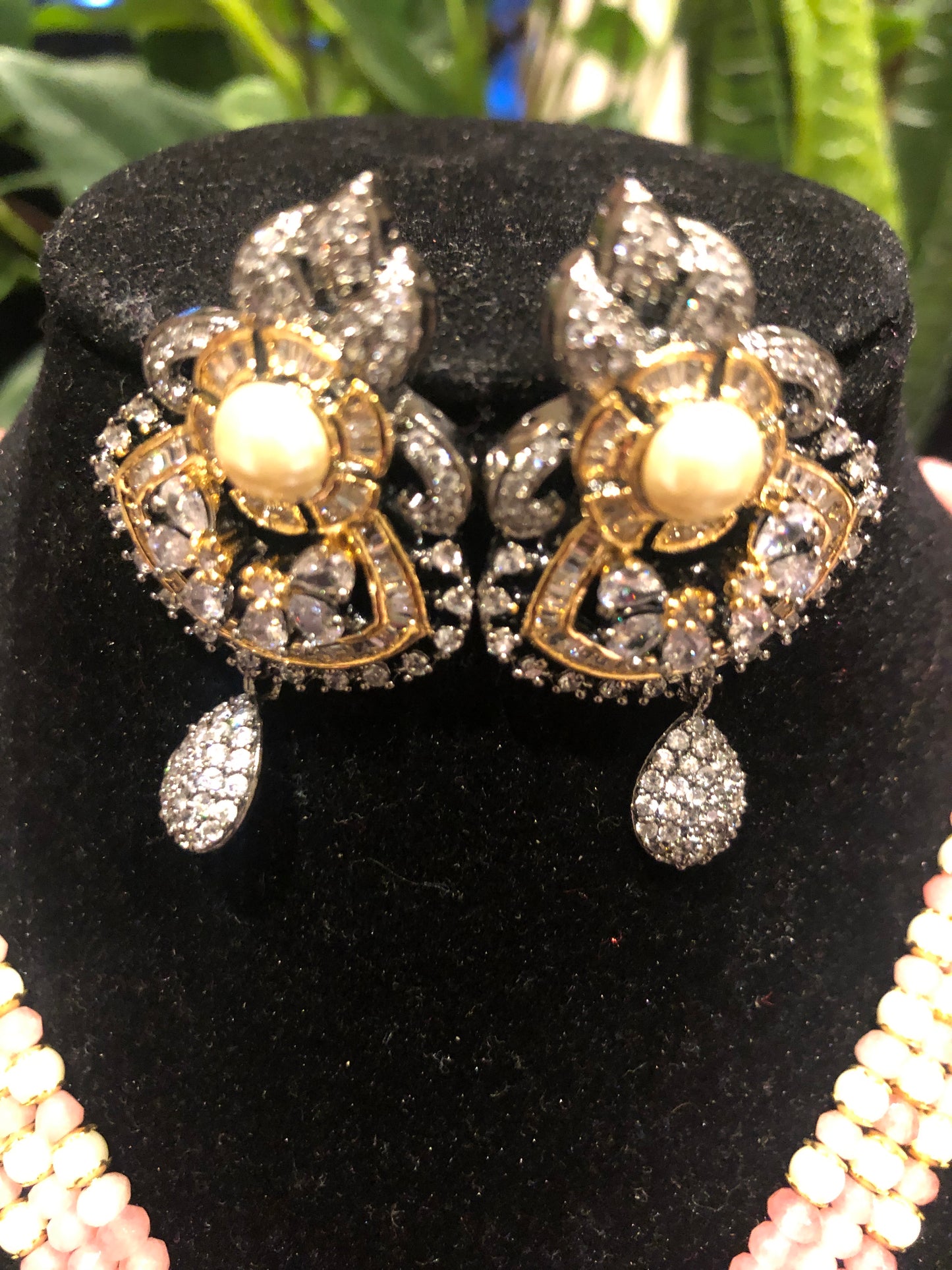 Beads neckpiece with earring